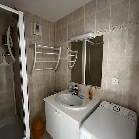 A 100m De La 公寓 *