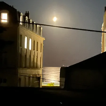 公寓 A 100m De La *